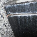 花崗岩_黒御影石浴槽立ち上がり壁面のエフロを研磨して再生する技術を講習する磨学校